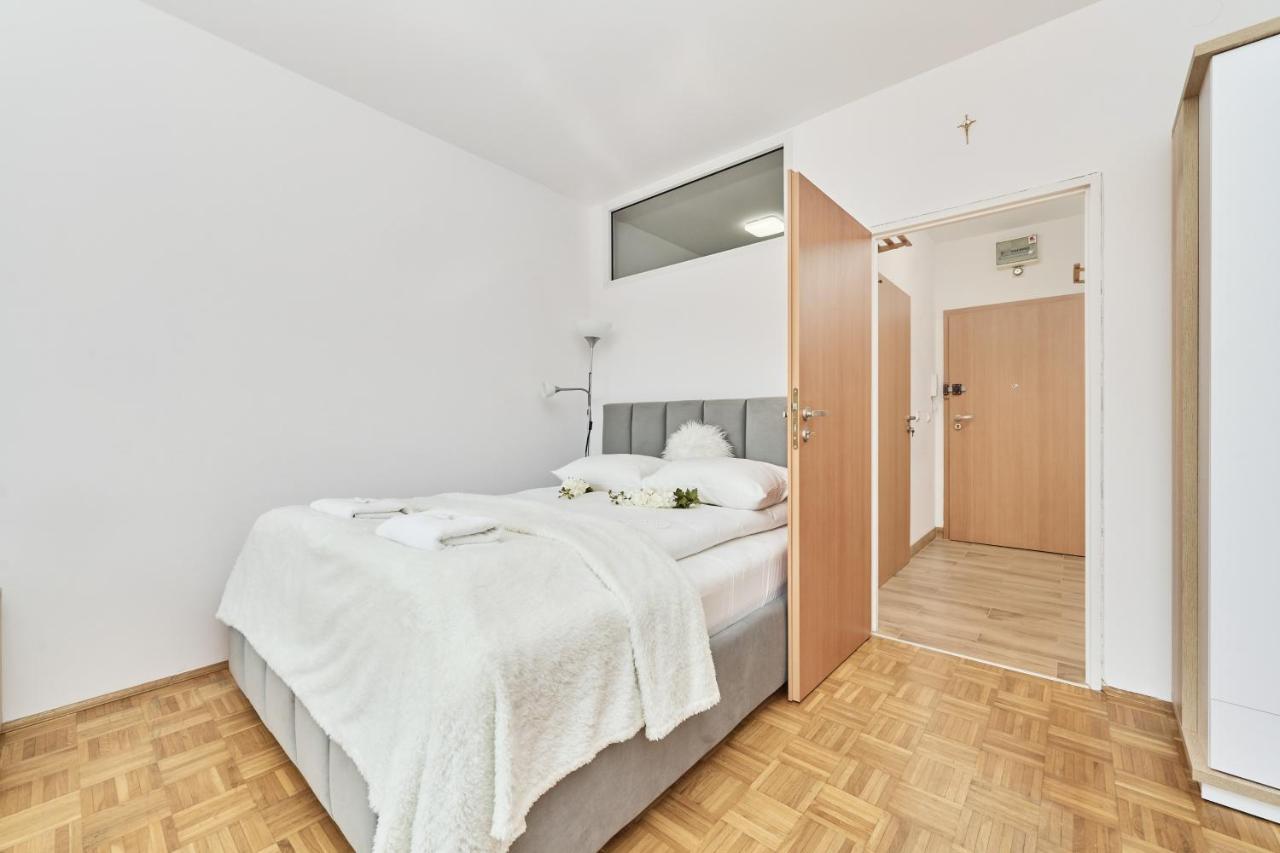 Apartments Wroclaw Legnicka By Noclegi Renters Exterior foto